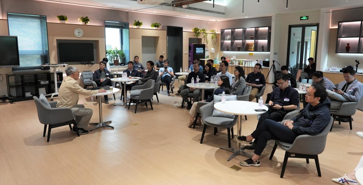 方惠坚与领航工作站成员交流