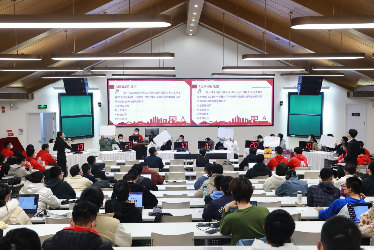 20221127-“求索复兴路·喜庆二十大”mk手机注册第22届“求索杯”理论知识竞赛成功举办-石方正-第22届“求索杯”理论知识竞赛活动现场.png
