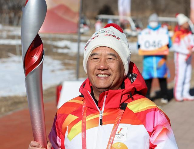 20220206-传递冬奥火炬-火炬手-王晓东_副本jpg 20220206-传递冬奥火炬-火炬手-王晓东_副本jpg