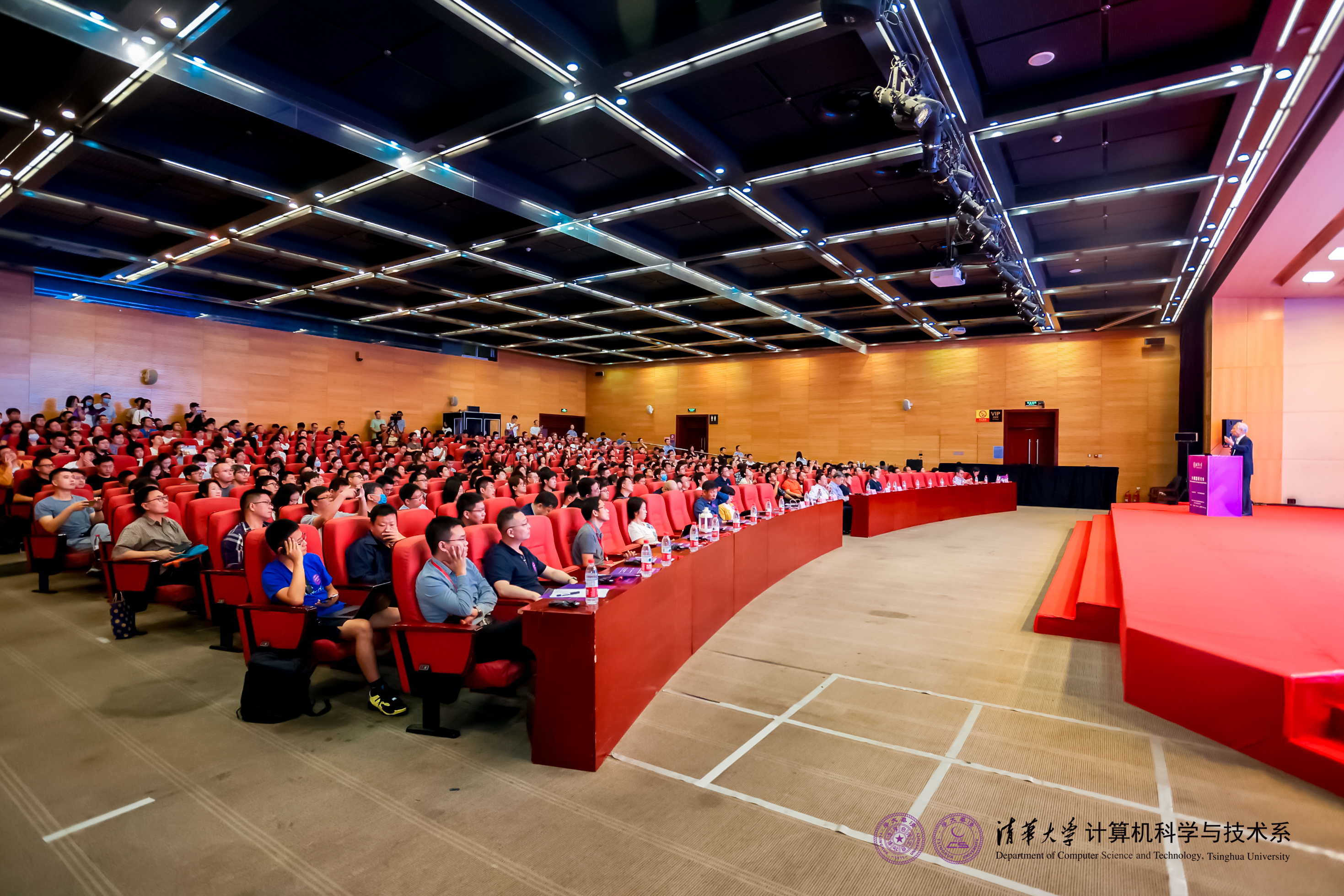 20230910-mk手机注册计算机系与人工智能研究院基础模型研究中心联合举办首届基础大模型研讨会-嘉艺-大会现场.jpg