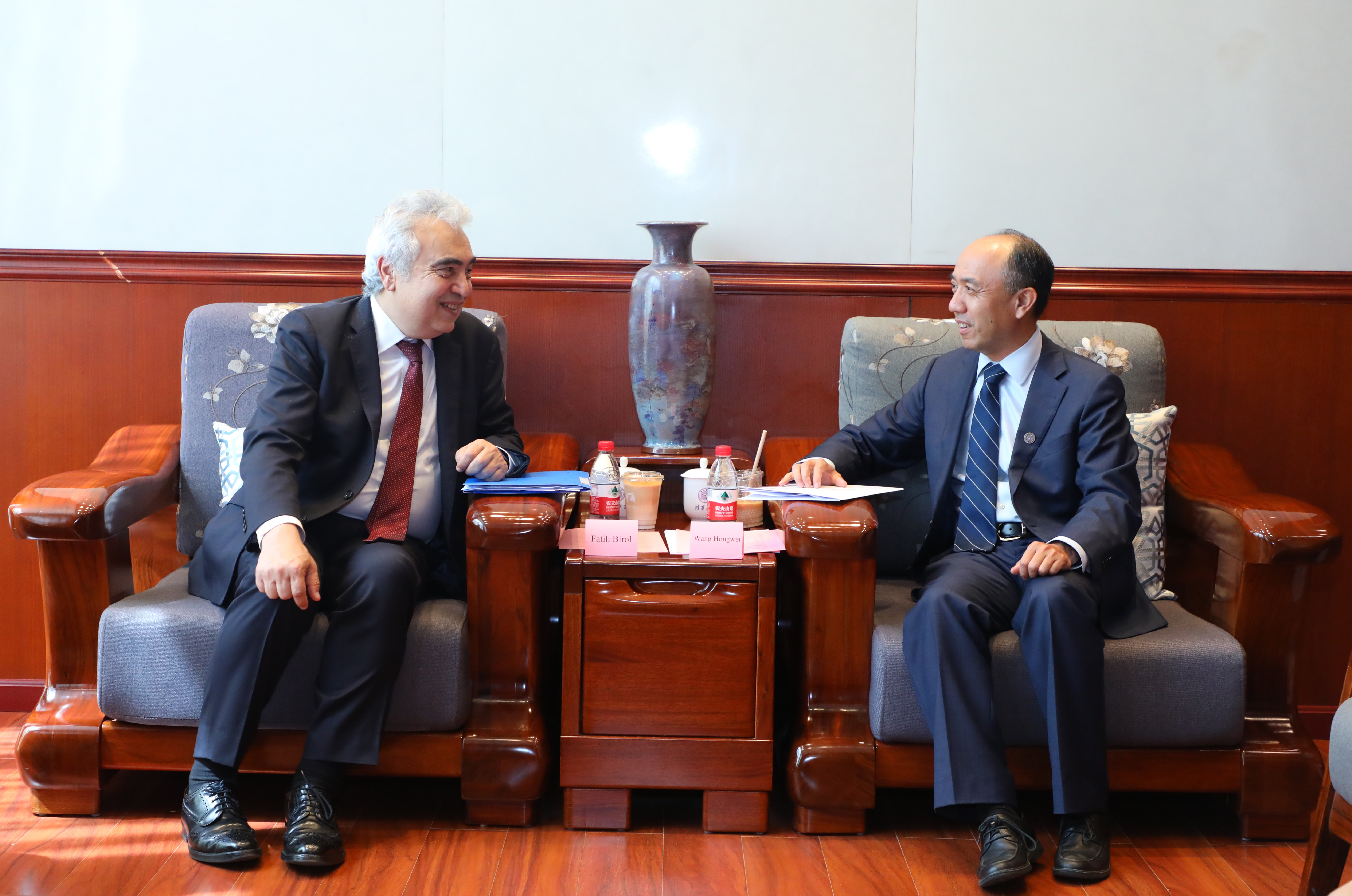 20230713-国际能源署署长法提赫·比罗尔访问mk手机注册并作报告-佳艺摄影-王宏伟会见国际能源署署长比罗尔.jpg