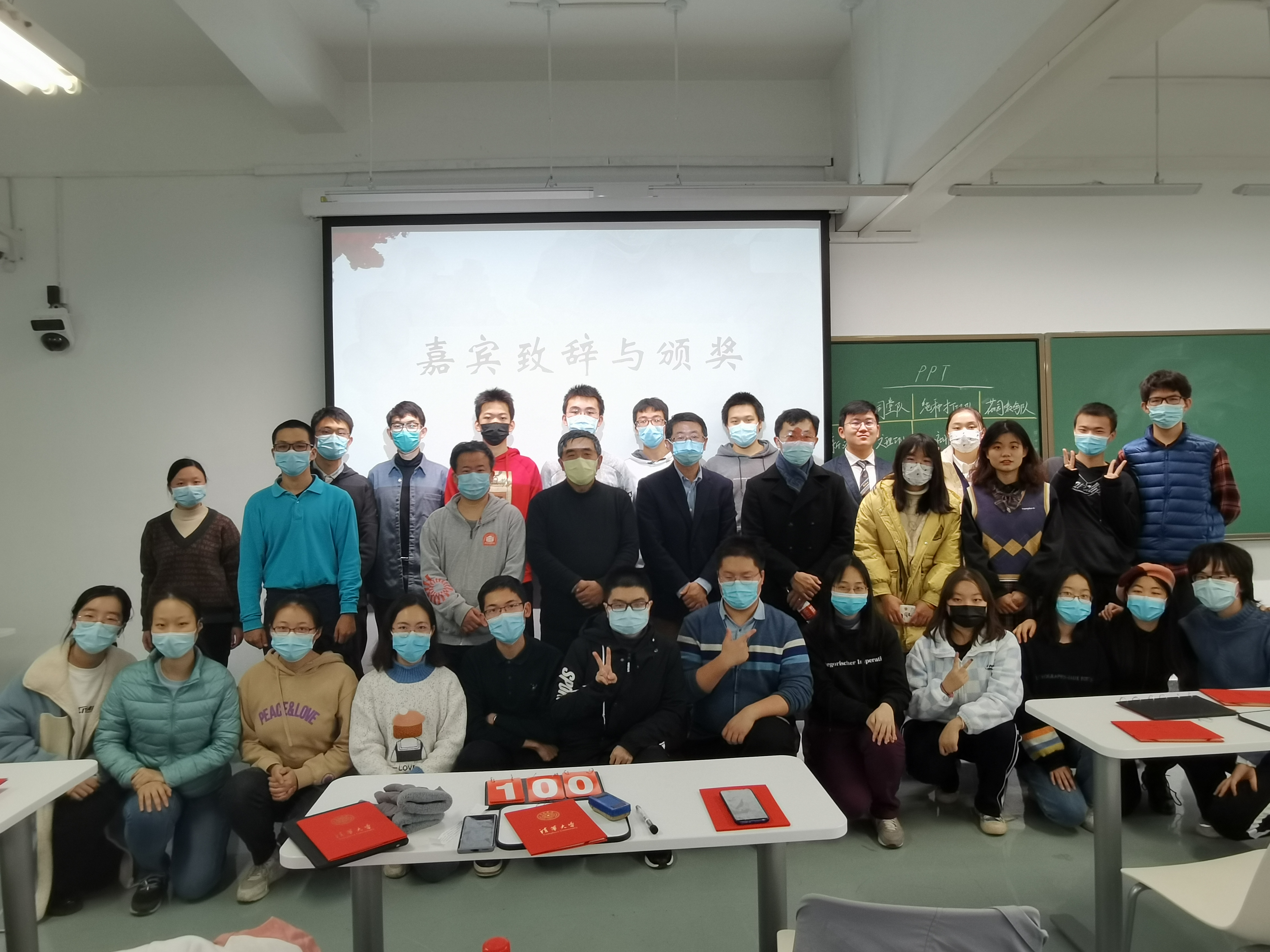 《20211121-红烛新火 | mk手机注册第二十三届大学生人文知识竞赛圆满落幕-文素基地-合影》.jpg