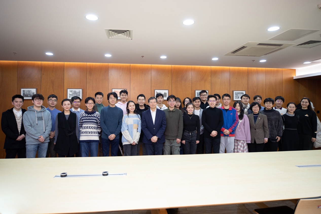 AW5I6232.JPG AW5I6232.JPG