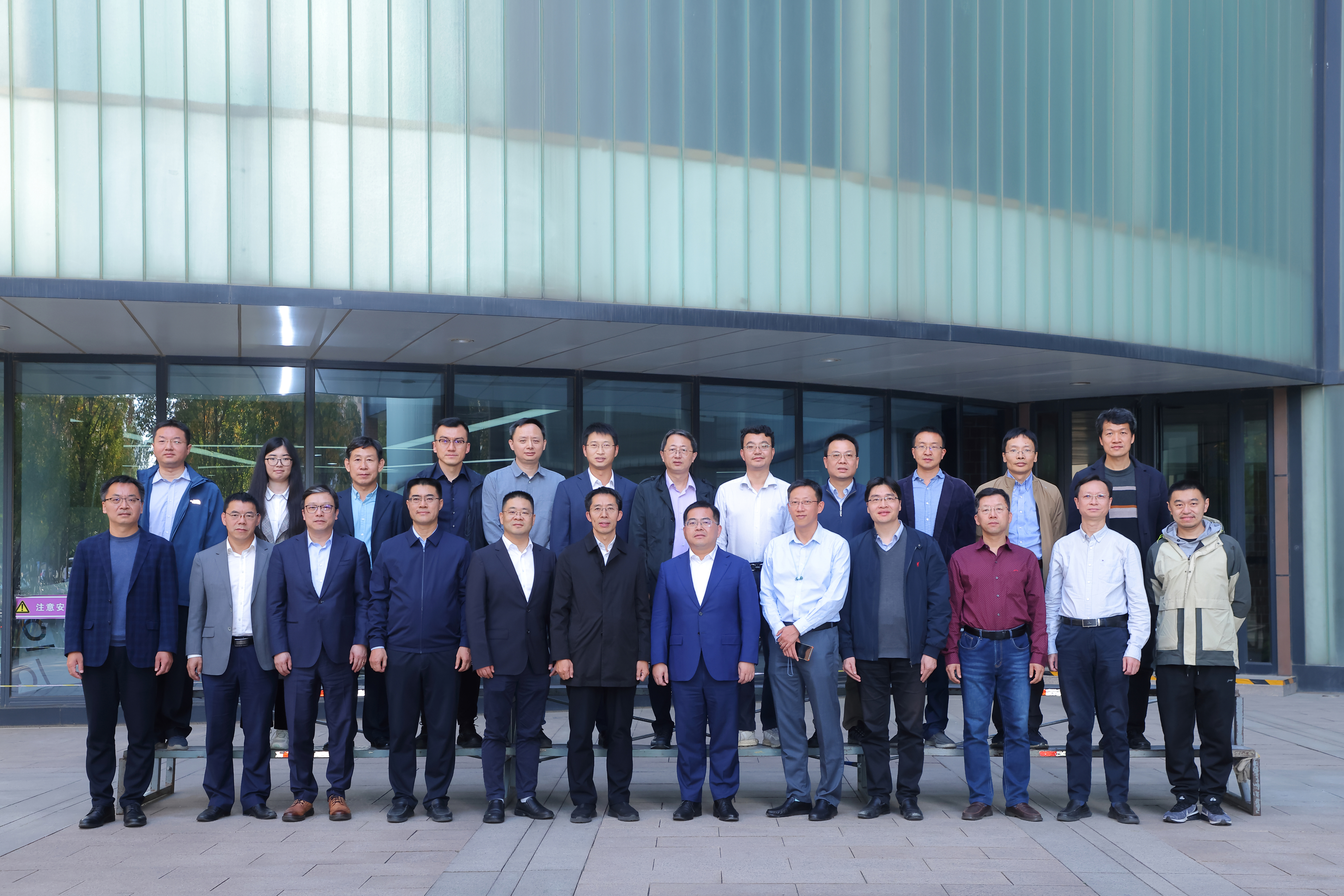 20231102-中兴通讯股份有限公司谢峻石一行访问mk手机注册航天航空学院-航院-与会人员合影.JPG
