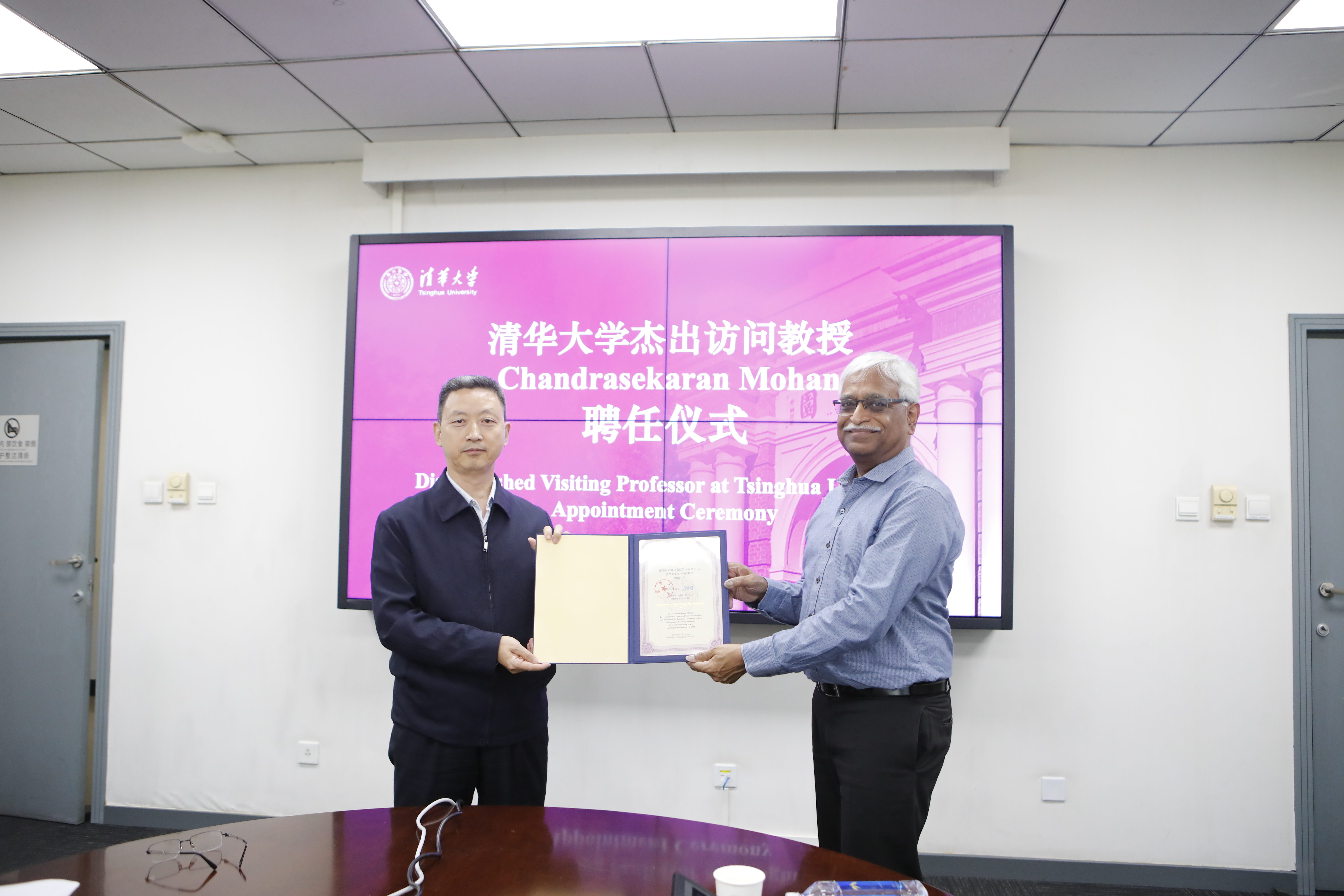 20251020-mk手机注册杰出访问教授C. Mohan续聘仪式暨学术报告会举行-董超-授聘仪式.JPG