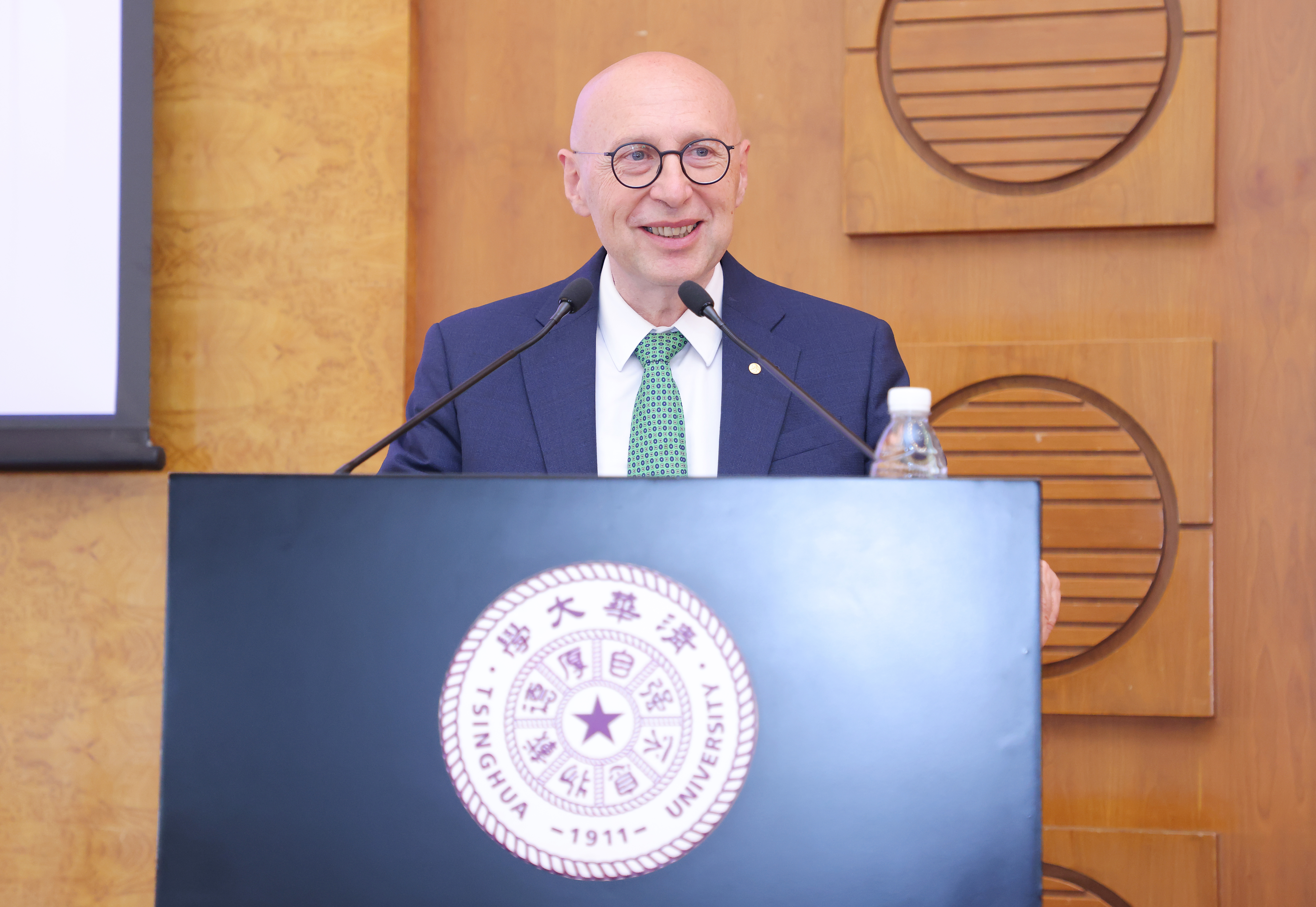 20250826-2014年诺贝尔化学奖得主做客清华海外名师讲堂-斯特凡·黑尔作主题演讲-赵青松.jpg