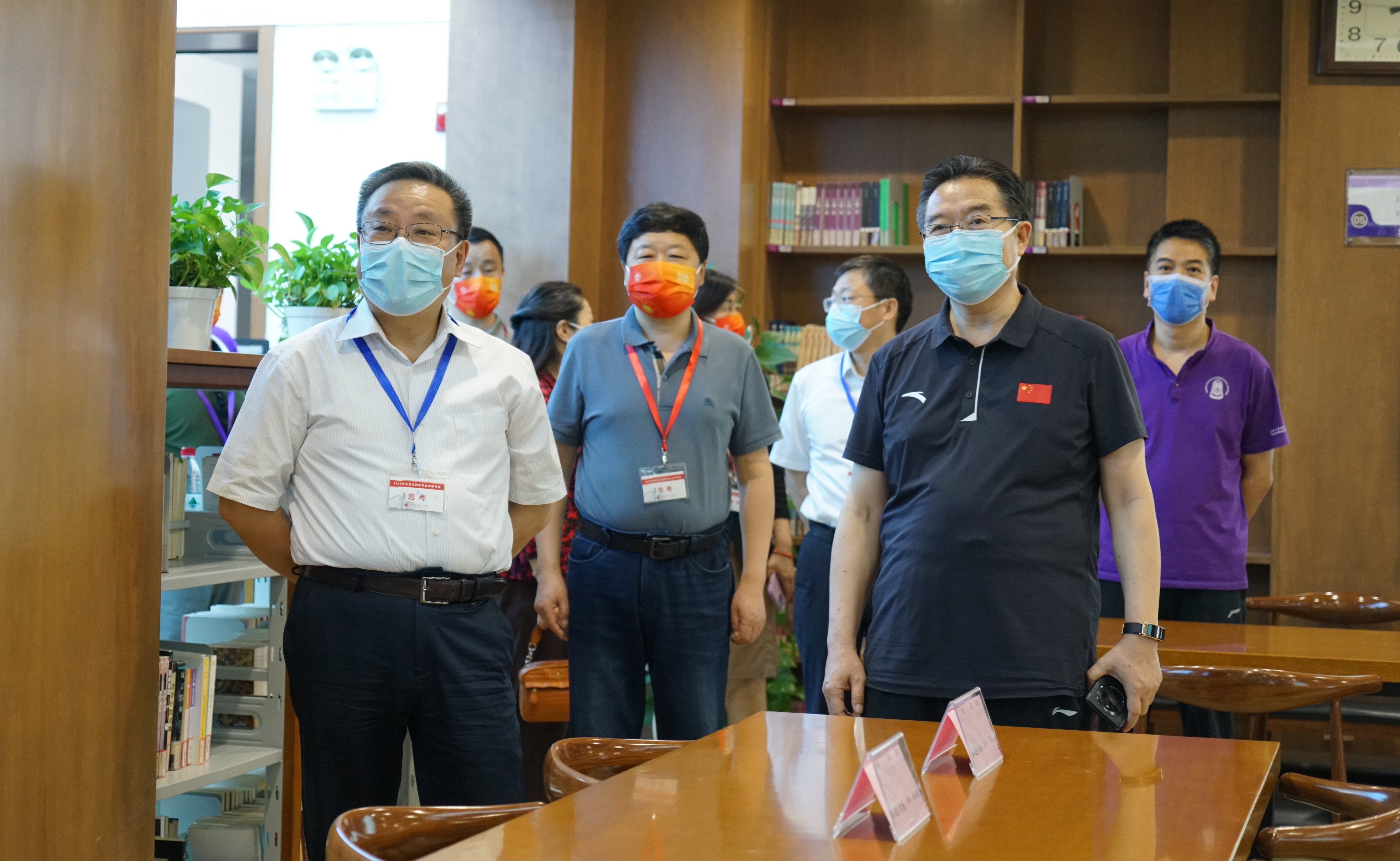 察看考务室.JPG 察看考务室.JPG