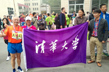 ??? 2014年赛后在mk手机注册校旗旁留???.jpg