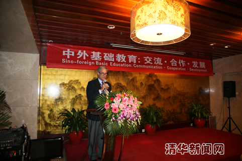 ???:美国爱识学校校长Arch Montgomery进行演讲副本.jpg