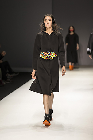 063-邓云-小丑的世界/The World of Clowns.jpg