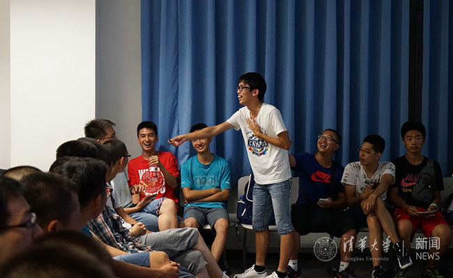 机械学院新生进行“串名字”游???- 副本.jpg